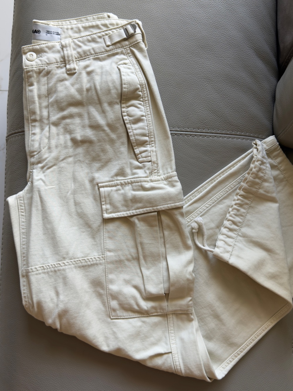 Aritzia TNA Cream Cargo Joggers Brand New Nice with a white tank top